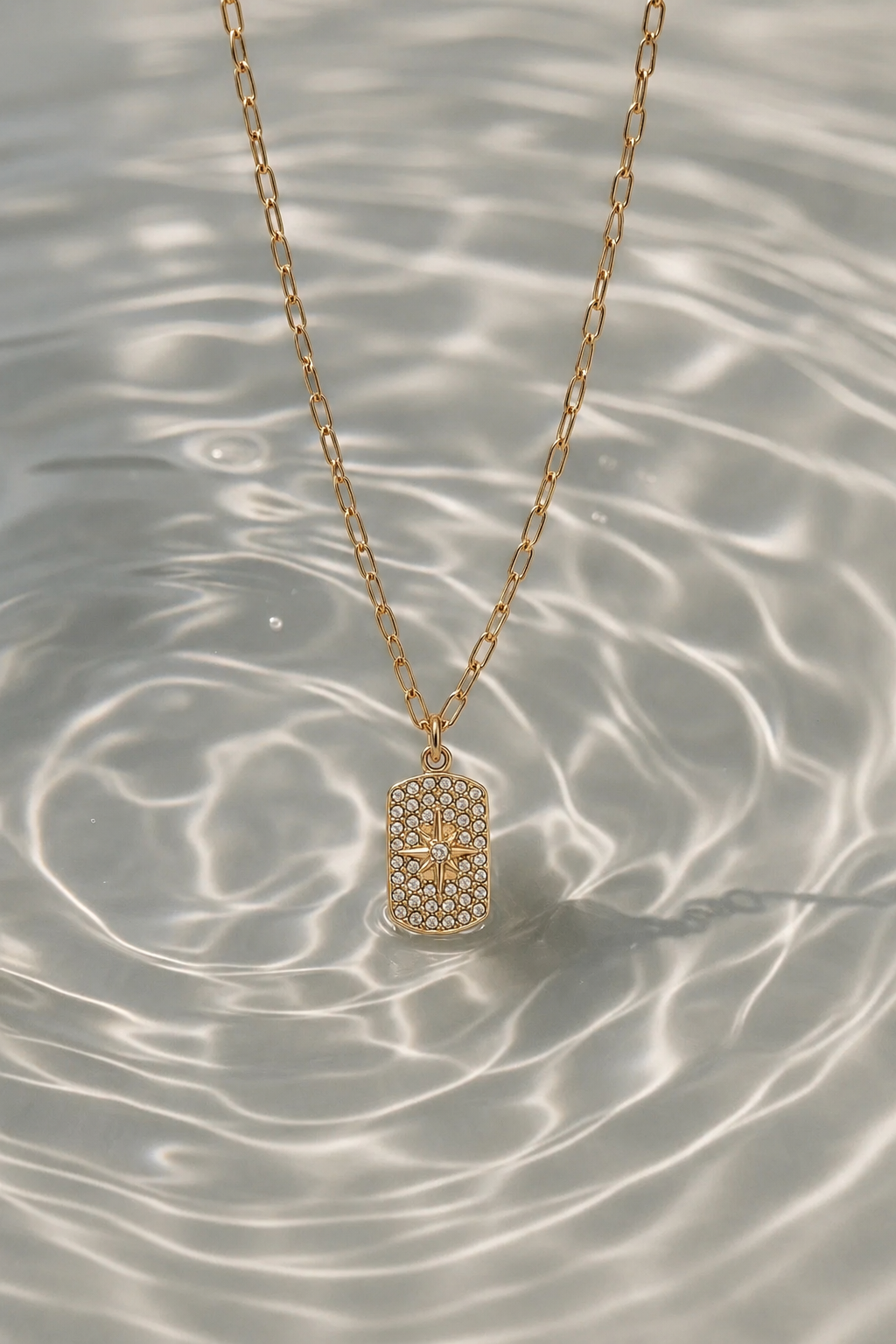Náhrdelník se zlatou hvězdou POKUSHO Nerezová ocel